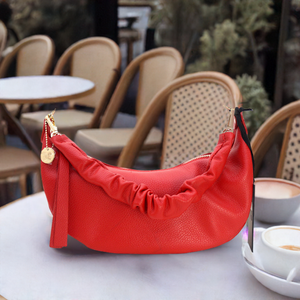 Sac Baguette en cuir Rouge Susan  by Laura Di Maggio